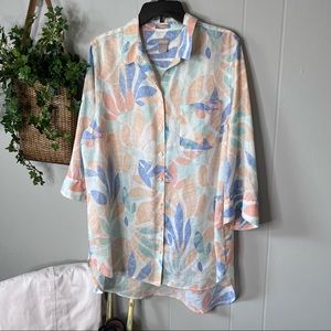 CHICO’S Linen Woman’s Button up No Iron top.  Size 3